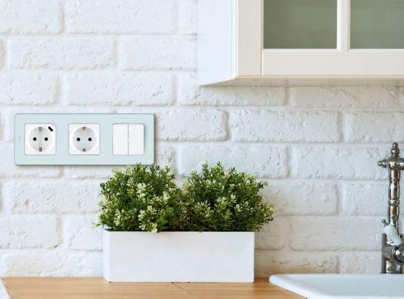 Механизм розетки 1-м СП Inspiria 16А IP20 250В 2P+E немецк. стандарт со встроен. зарядным устройством USB C 1.5А 5В бел. Leg 673770