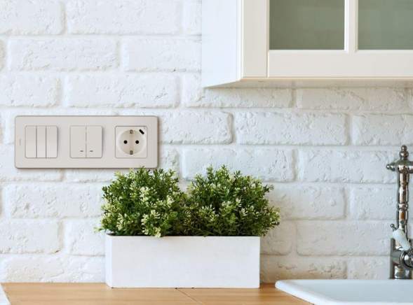 Механизм розетки 1-м СП Inspiria 16А IP20 250В 2P+E немецк. стандарт со встроен. зарядным устройством USB C 1.5А 5В сл. кость Leg 673771