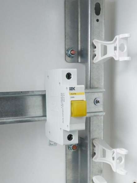 Лампа сигнальная ЛС-47М желт. IEK MLS20-230-K05