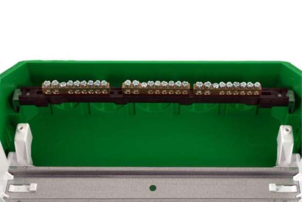 Бокс СП Easy9 встраив. с бел. двер. 3 ряда по 12мод IP40 IK07 80А 2 клеммы SchE EZ9E312P2FRU