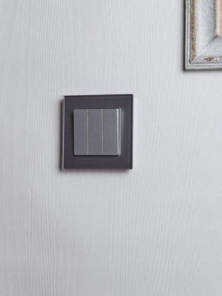 Выключатель 3-кл. СП BRITE ВС10-3-0-БрА 10А алюм. IEK BR-V30-0-10-K47